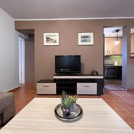 Avli Βίλα Σάμη